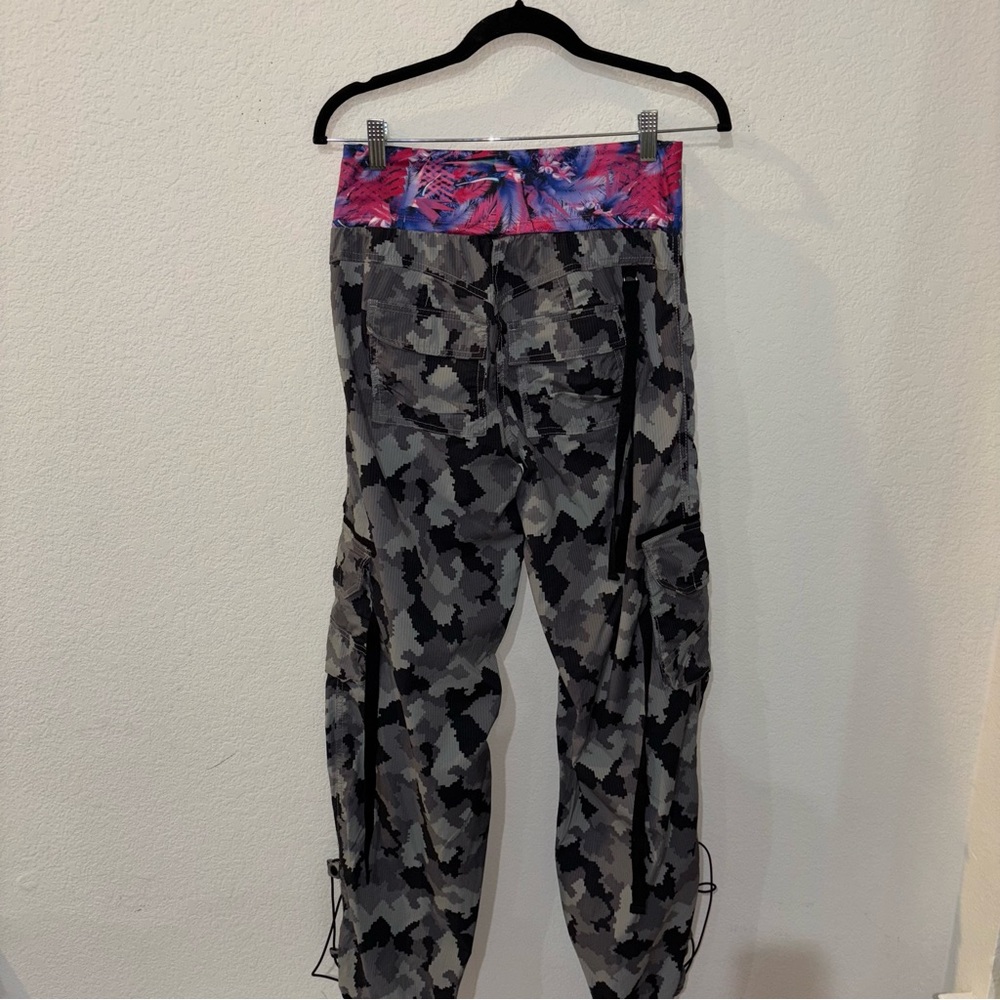 Zumba Fitness Camouflage Joggers with Pink Waistband Women’s small - Picture 2 of 9